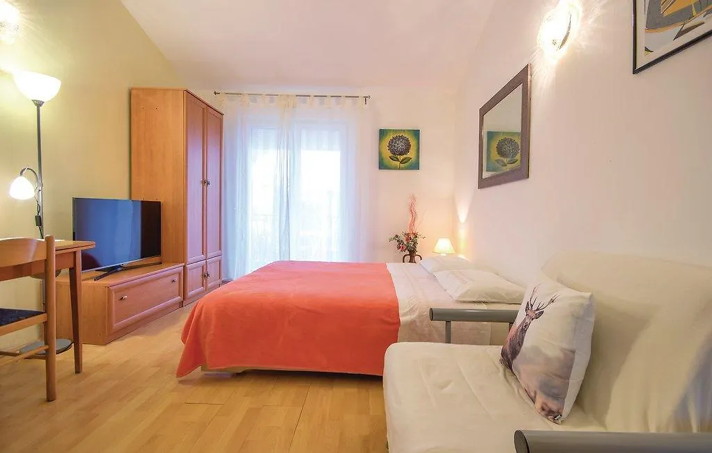 Apartments Rov 722 Medulin 0*,  Croatia