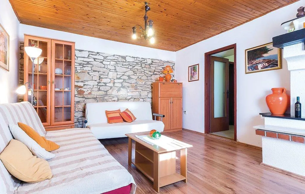 Apartments Rov 722 Medulin 0*,  Croatia